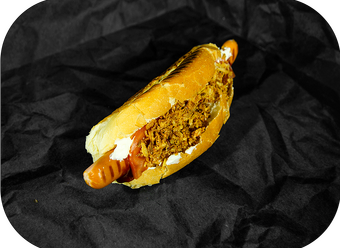 Хот дог c маринованным луком и огурчиком