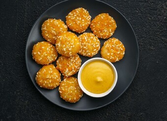 Сырные медальоны с халапеньо